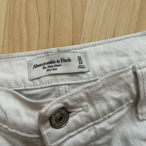 Abercrombie & Fitch Mom Denim Short - Picture 2 of 4